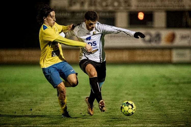 Pelt zorgt voor spektakel op Termien (3-3)